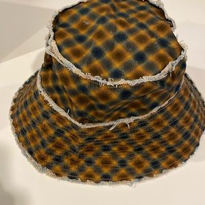 Checker fabric bucket hat (new)